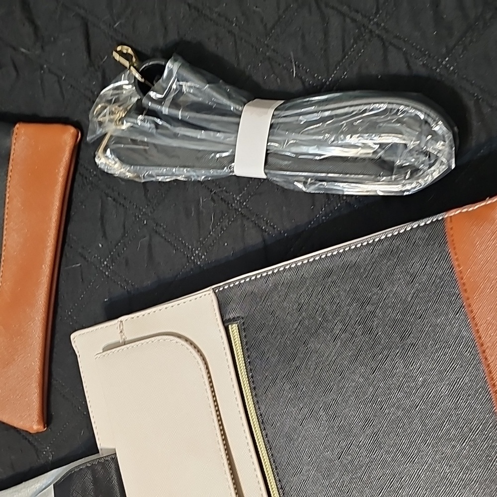 Nwt Elegant Black and Tan Handbag Set - Picture 4 of 7